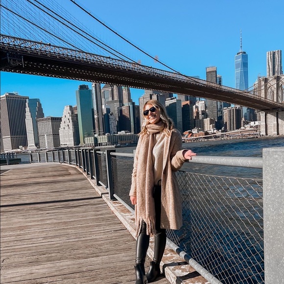 ⚡️Meet your Posher, Dani⚡️ - Picture 3 of 4